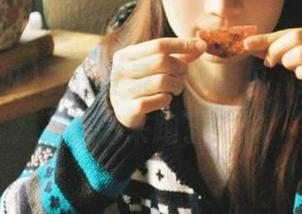 疯狂登录166吃瓜，结果黑料溜出来跑了！