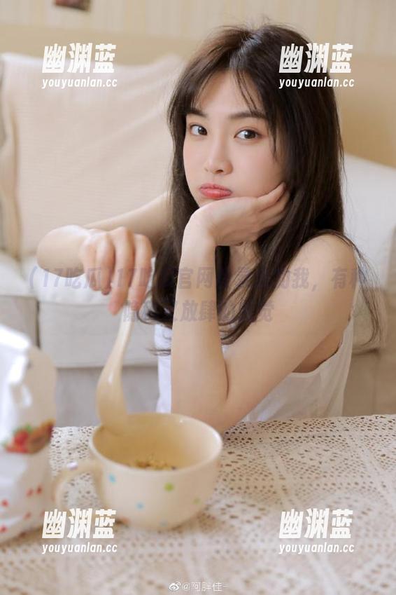 17吃瓜官网登录后的我，有种隐秘又放肆的感觉