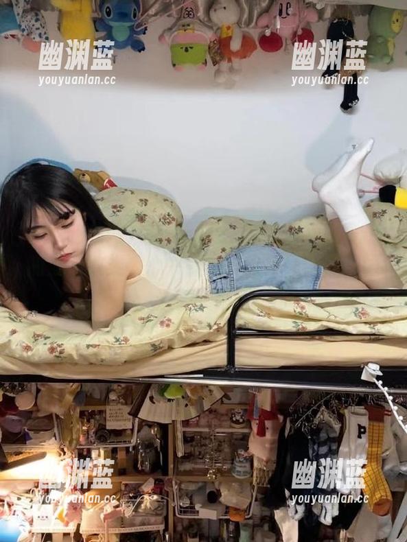每次上《52吃瓜网》看最新的斯文败类，心中默念“保持理智，别陷进去”吧。