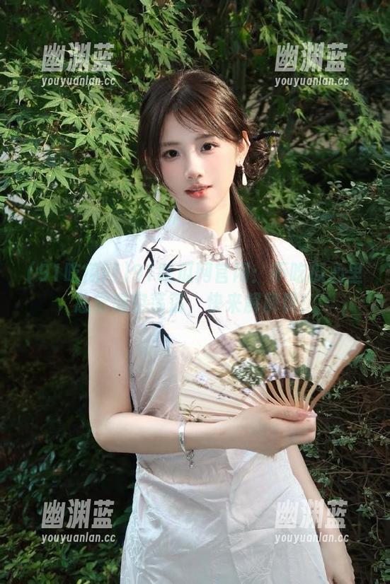 91吃瓜网官网：不吃瓜心里总觉得空荡荡，快来解解馋！