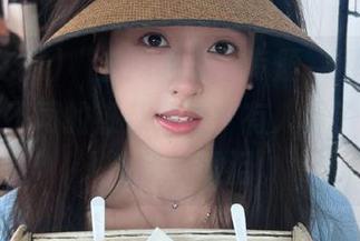 “全网吃瓜”专题，网页里全是截然不同的热辣讨论，有人看了欢喜有人看了抹眼泪。