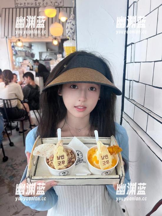 “全网吃瓜”专题，网页里全是截然不同的热辣讨论，有人看了欢喜有人看了抹眼泪。