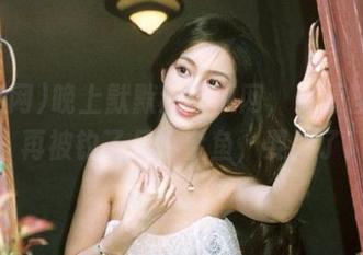 晚上默默划吃瓜网，资源怪卡的，再被钓了只小金鱼，要哭了！