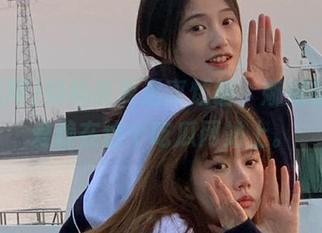 妈妈说要远离烦恼，娜娜却偏偏爱赖在这个吃瓜网站上。