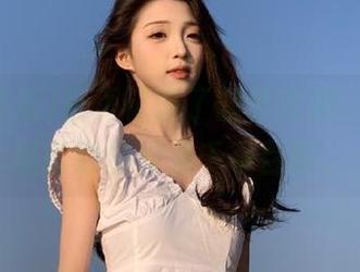 首页记录了四季变换，吃瓜论坛的剧情真是千奇百怪。