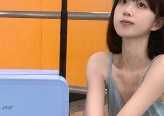 吃瓜黑料网苹果版：除了黑料，连瓜皮也全给你打包送到！