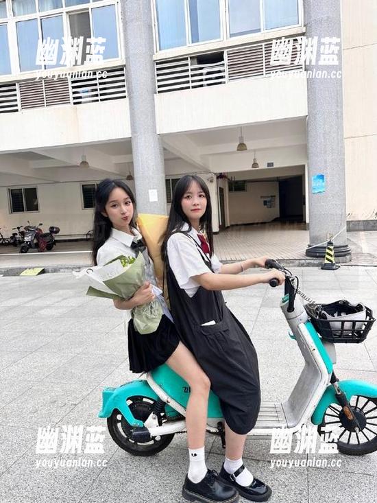 “网曝吃瓜”的“网址”成了新“社交现场”，你来吗？