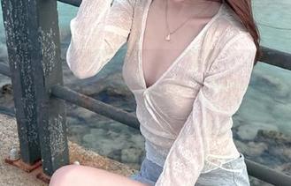 小小鱼，黑哥冲料的新视频，看完我都想去水边喂鱼了！